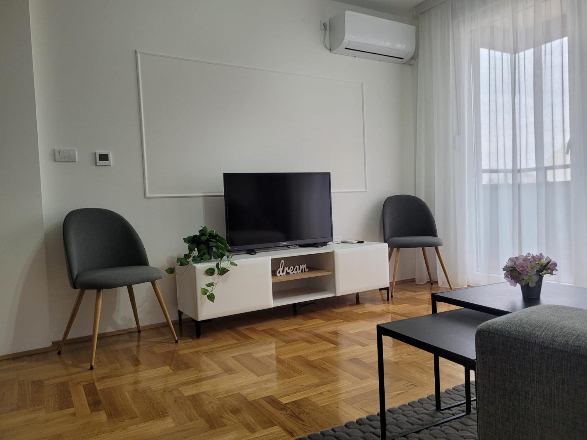 Apartman Ns Private Parking Daire Novi Sad Dış mekan fotoğraf